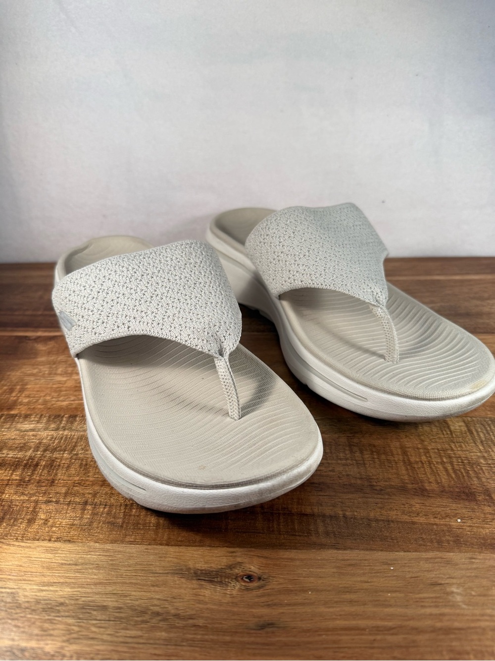 Sketchers Go Walk Arch Fit Knit Sandals, Cream Size 9 - Picture 11 of 11